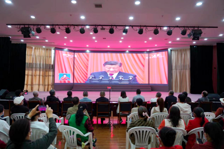 浮梁县老年体协组织收听收看党的二十大开幕实况