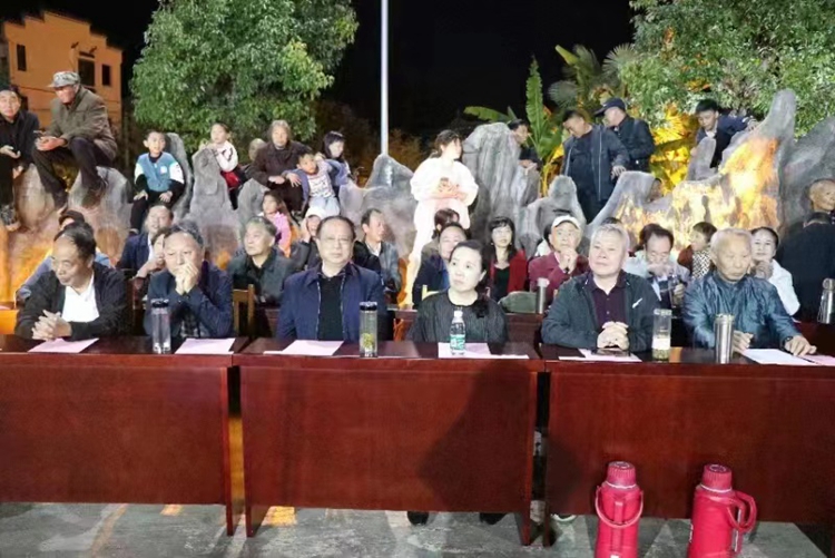 景德镇县（市、区）老体协工作协作会暨“源港之秋”第四届篝火节晚会举行