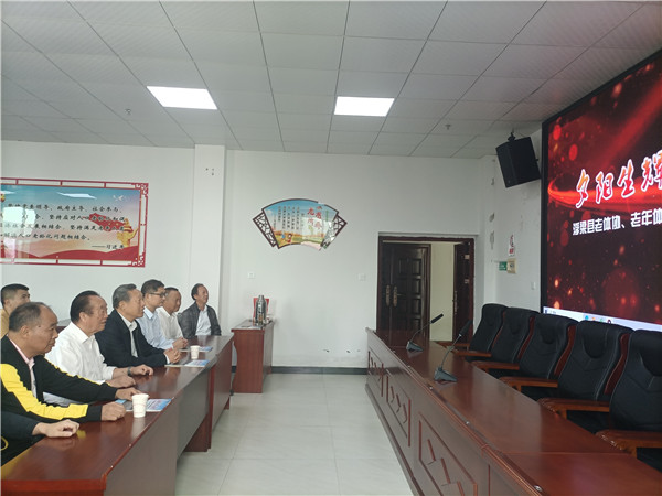 江西省老体协副主席王志国到浮梁县老年体协调研指导工作