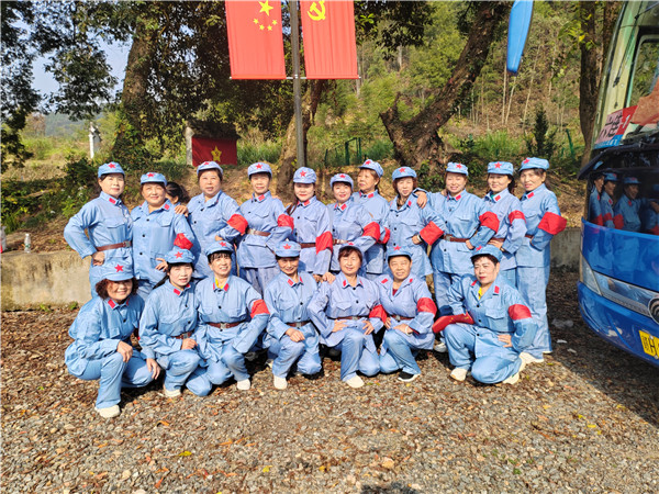 重走红军路  奋进新征程——弘扬红军精神宣传团走进浮梁包家村开展红色教育