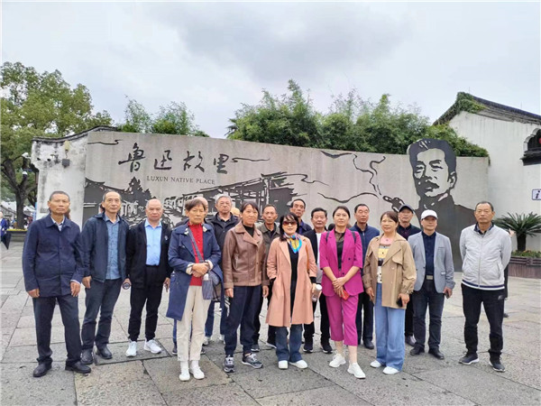 敬老情意浓 银发焕光彩——江西浮梁县政府办形式多样开展敬老活动
