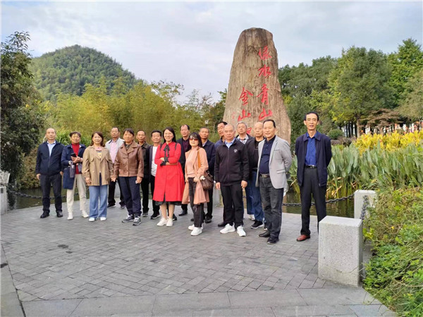 敬老情意浓 银发焕光彩——江西浮梁县政府办形式多样开展敬老活动