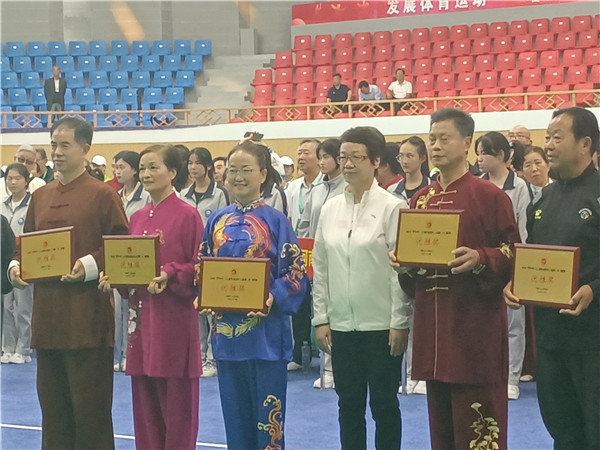 拳剑舞动 双喜临门——江西浮梁县老年体协太极拳(剑)喜获全国大赛奖！
