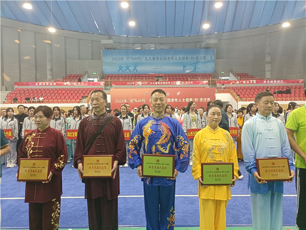 拳剑舞动 双喜临门——江西浮梁县老年体协太极拳(剑)喜获全国大赛奖！