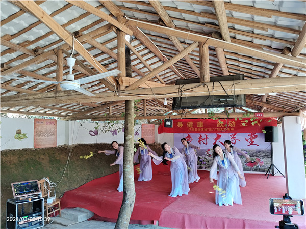 江西浮梁：“倡导健康 跃动三八”庆妇女节活动举办