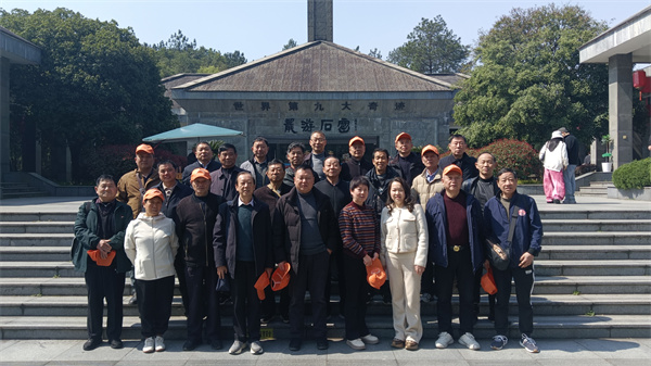 浮梁老体协城中5片区新年首次联谊活动：探秘龙游石窟，领略衢江文化