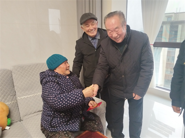 银发映初心：朱爱民的三重心路与桑榆担当