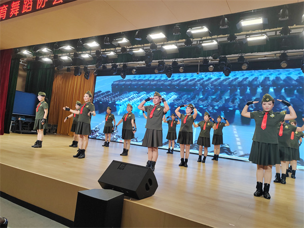 赞美祖国  助力申遗——昌江区举办文艺汇演