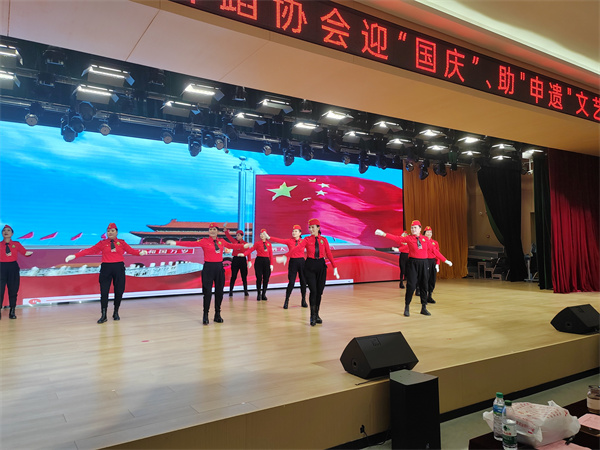 赞美祖国  助力申遗——昌江区举办文艺汇演