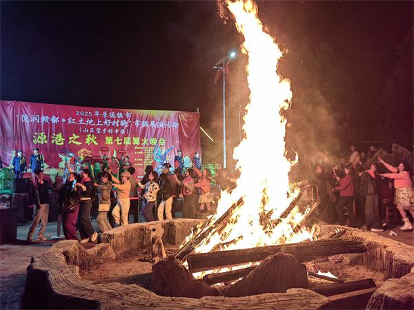 浮梁县老体协 6 个节目助力 “红土地上好村晚”