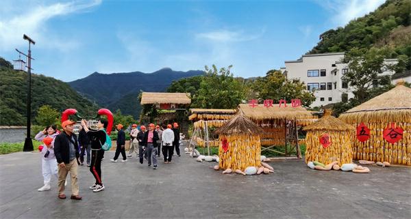 徽风润桑榆 联谊暖金秋——浮梁老体协会员沉浸式体验文化之旅