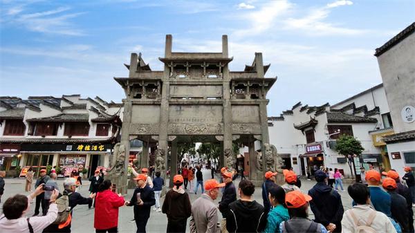 徽风润桑榆 联谊暖金秋——浮梁老体协会员沉浸式体验文化之旅