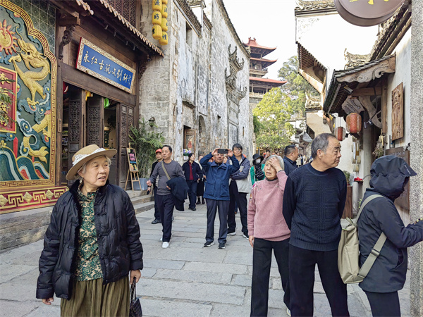 浮梁县老体协城中六片区第四季度联谊活动乐享康养之旅