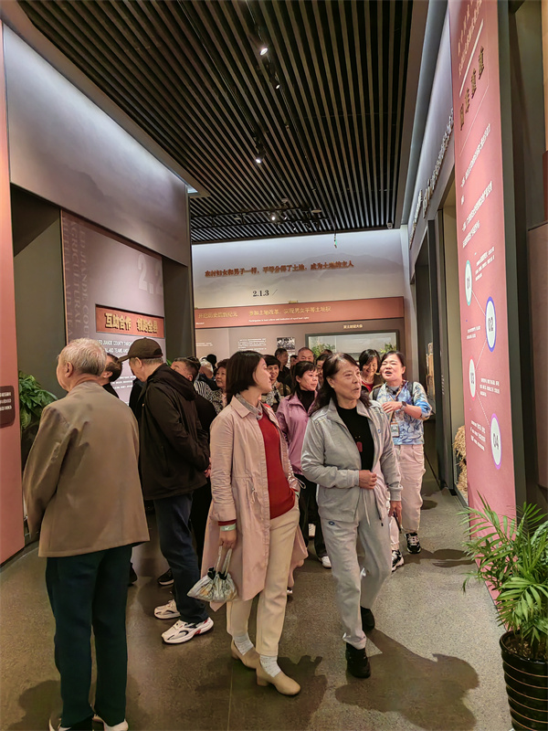 浮梁老体协开展健身红色教育 千鹤妇女精神引共鸣